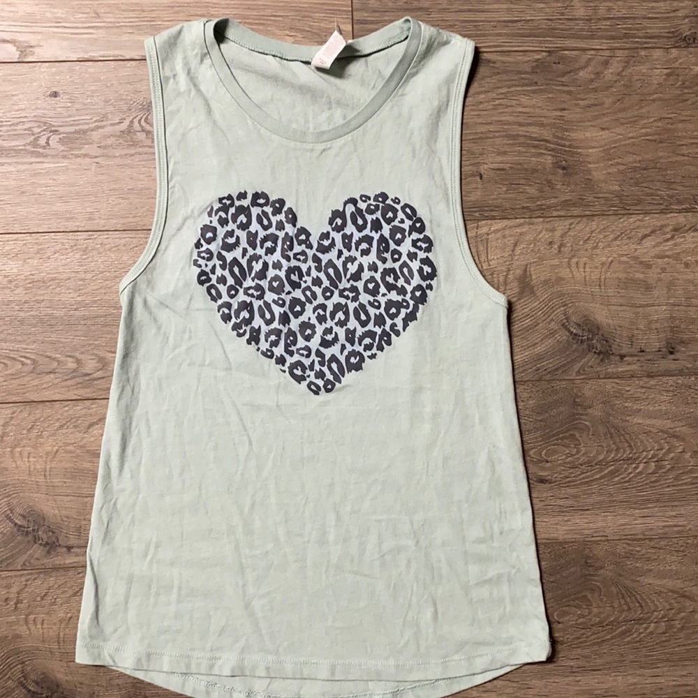 Women’s Tank top with cheetah print heart
